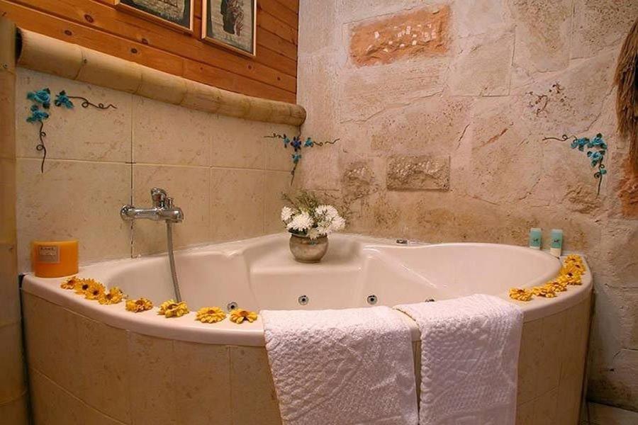 ביקתפוז וקלמנטינה- מתחם בקתות וסוויטות עם ג'קוזי פרטי ובריכה משותפת Hotel Liman Exterior photo